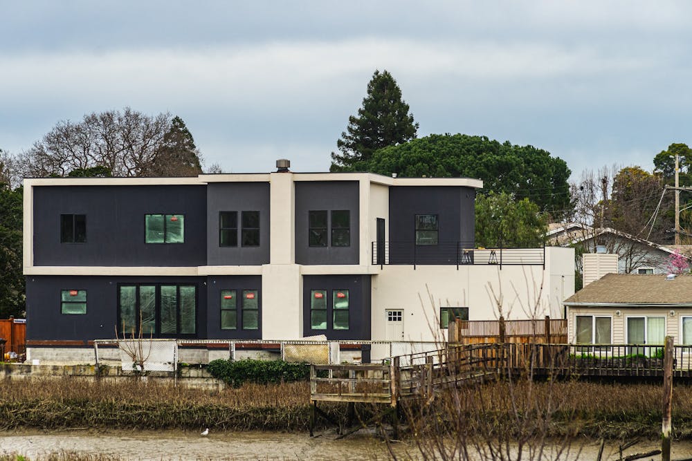 Minimalist vs. Contemporary: Choosing the Right Modern Home Renovation Style